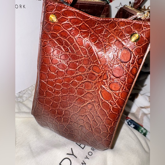 Teddy Blake Vera Croco
Crafted in Italy - Picture 7 of 10